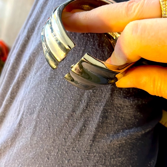 Vintage Silver wide hinged Beautiful bracelet. - Picture 6 of 12